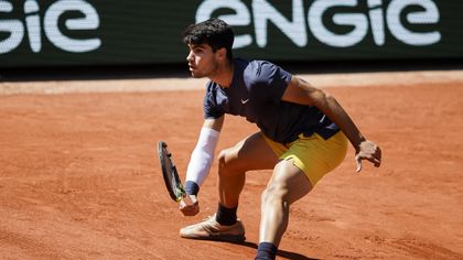 Chatrier crowd 'out of their seats' after ridiculous Alcaraz-Zverev rally