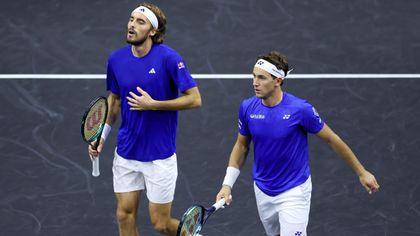 Highlights: Ruud and Tsitsipas beaten in doubles to give Team World Laver Cup lead